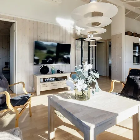 Holiday Home Hirtshals بيت للعطل *